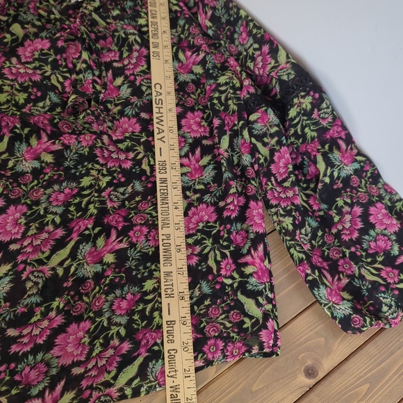 MISA Los Angeles Floral Flowy Flare Sleeve Blouse - Picture 9 of 13
